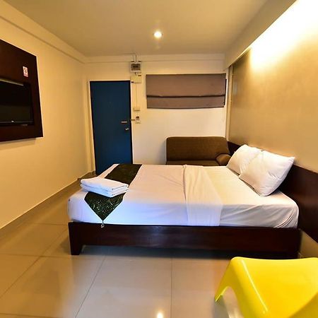 L42 Hostel Suvarnabhumi Airport Банкок Екстериор снимка