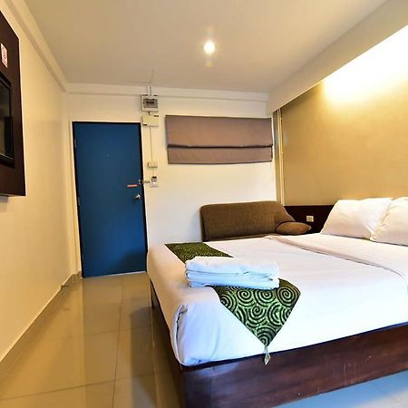 L42 Hostel Suvarnabhumi Airport Банкок Екстериор снимка