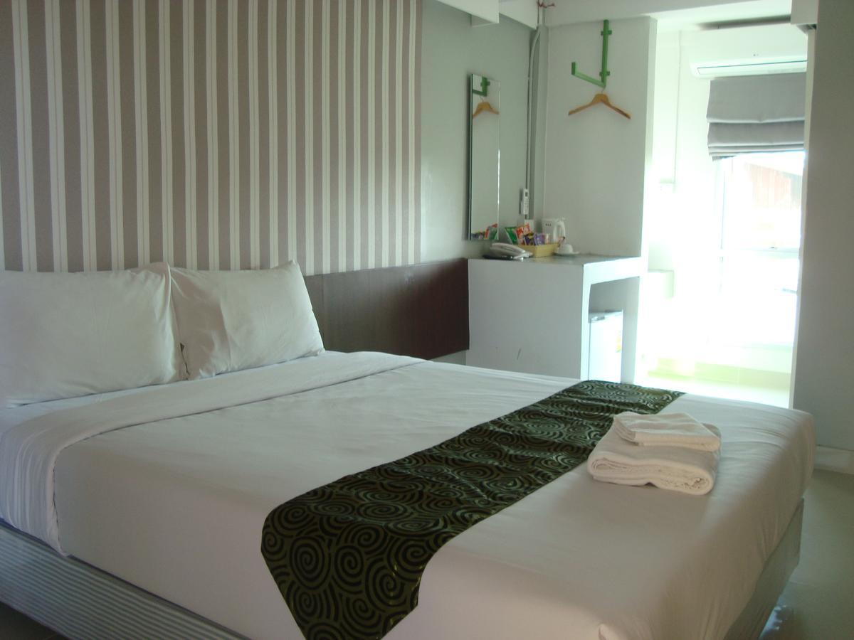 L42 Hostel Suvarnabhumi Airport Банкок Екстериор снимка