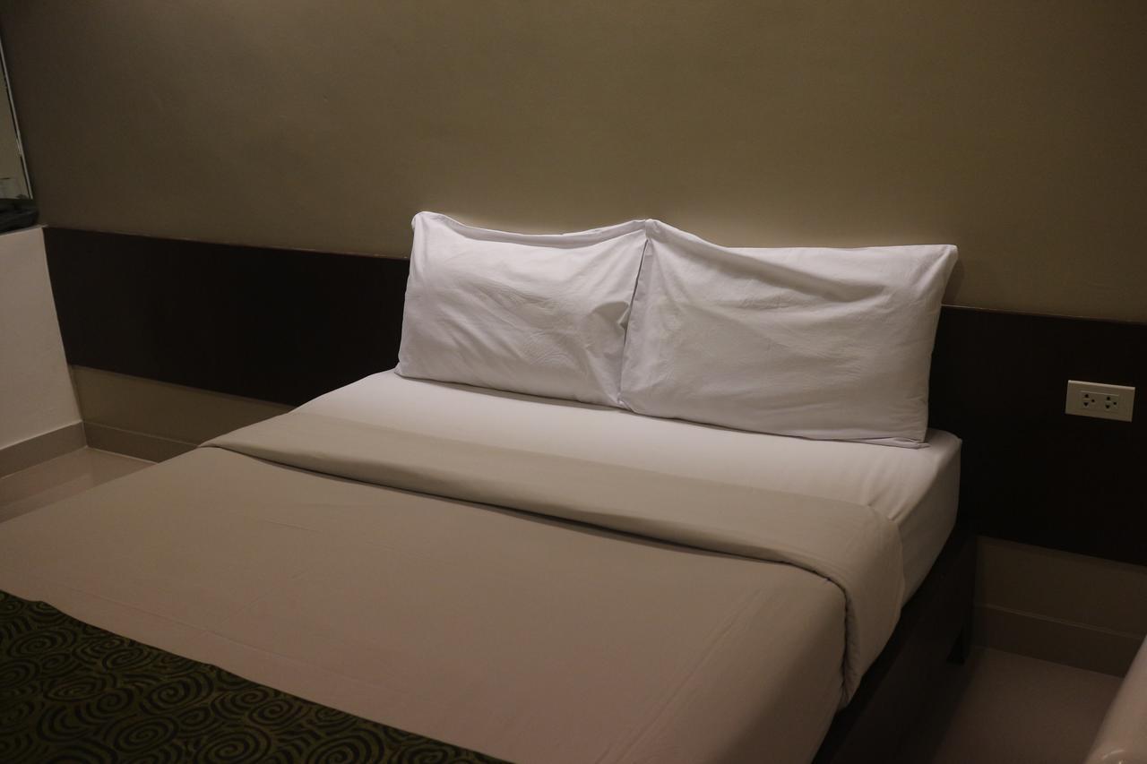 L42 Hostel Suvarnabhumi Airport Банкок Екстериор снимка