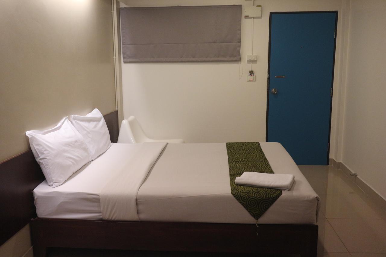 L42 Hostel Suvarnabhumi Airport Банкок Екстериор снимка