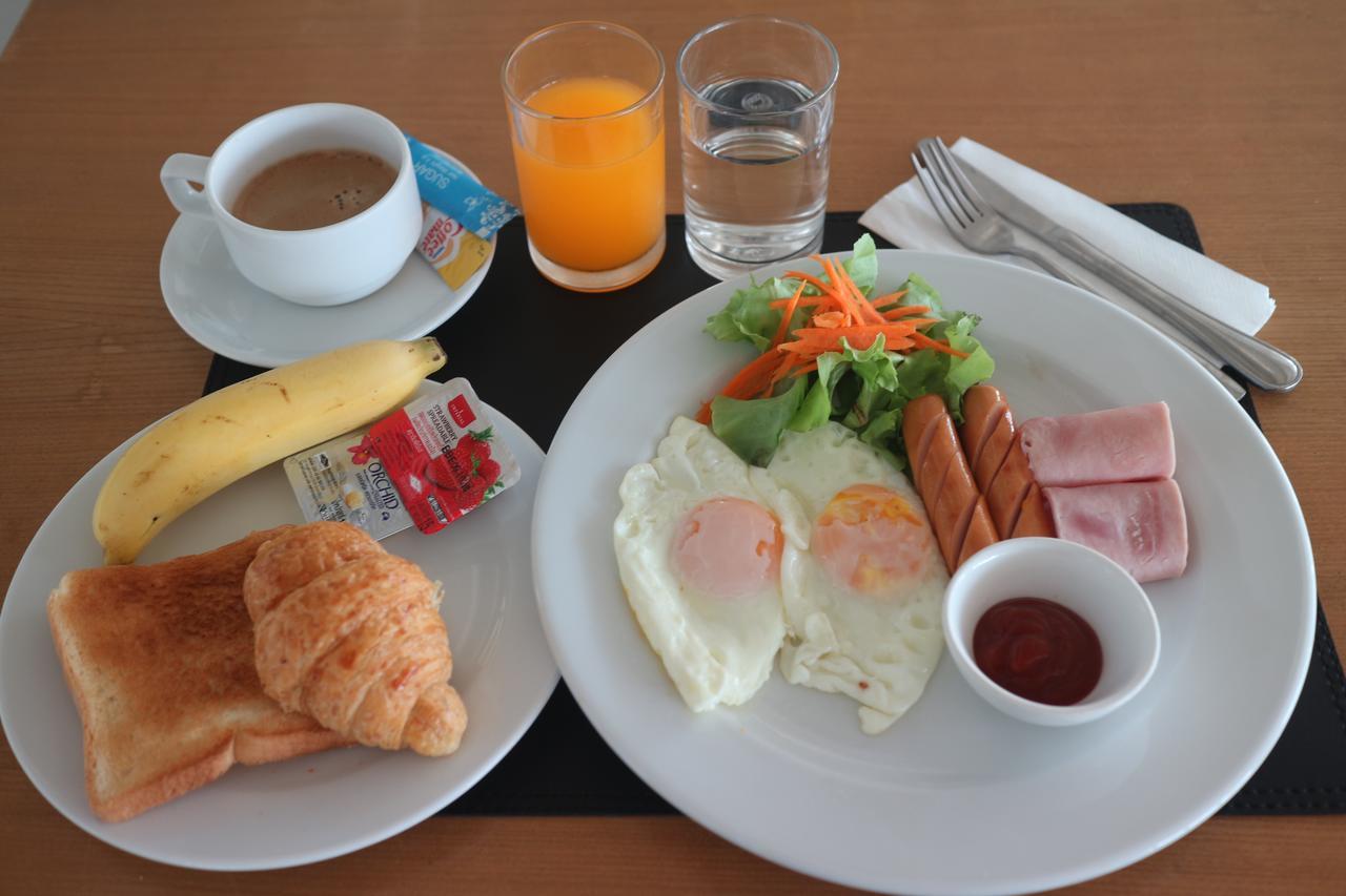 L42 Hostel Suvarnabhumi Airport Банкок Екстериор снимка