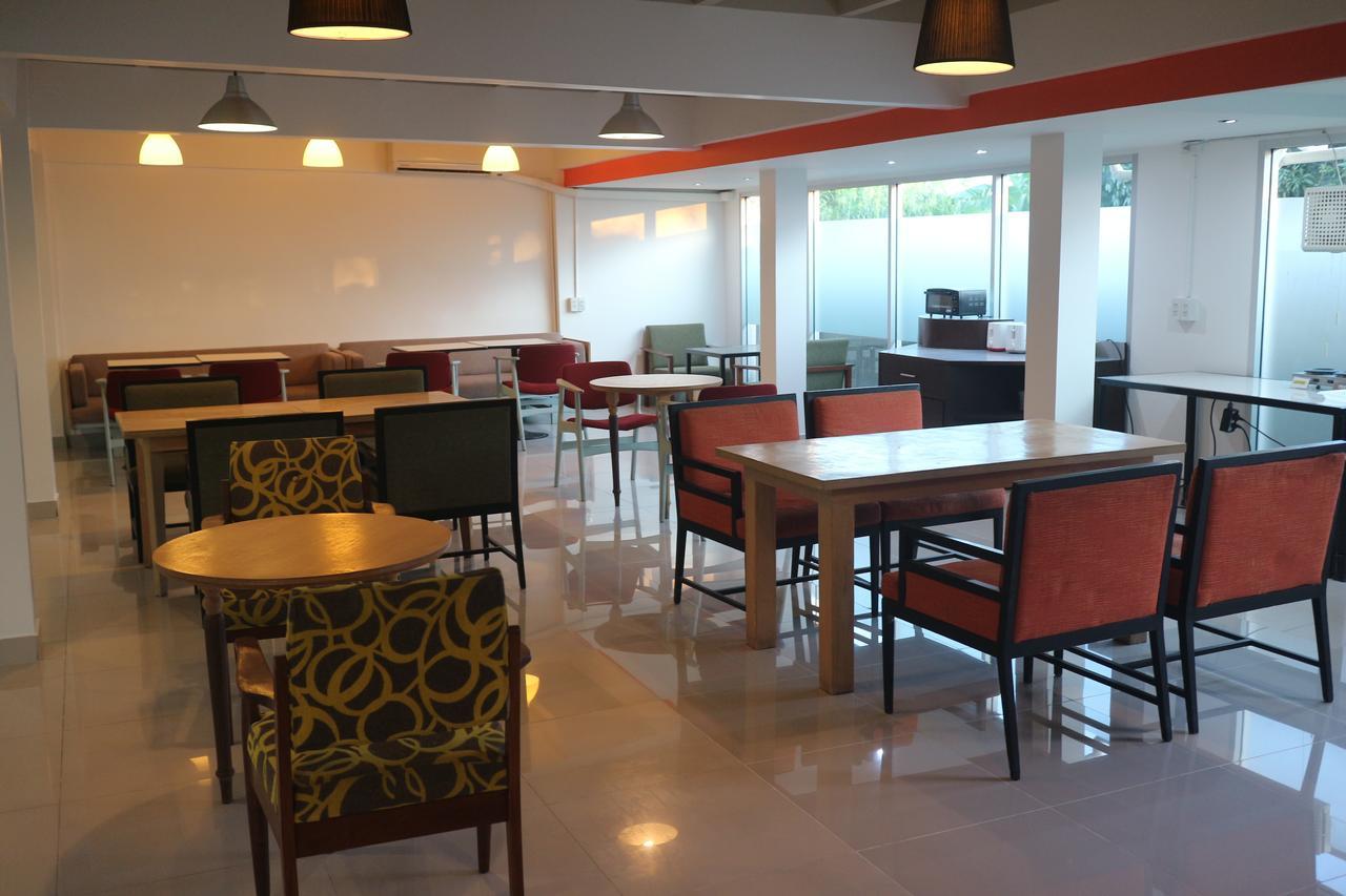 L42 Hostel Suvarnabhumi Airport Банкок Екстериор снимка