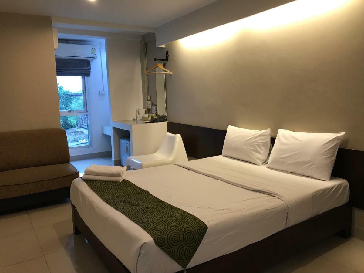 L42 Hostel Suvarnabhumi Airport Банкок Екстериор снимка